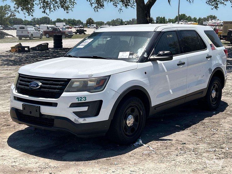 2016-ford-explorer-image-1