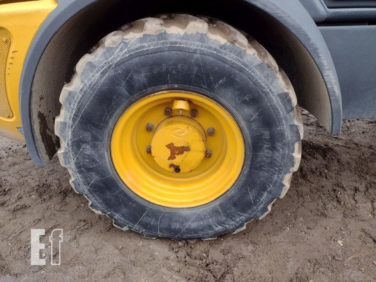 deere-204l-image-30