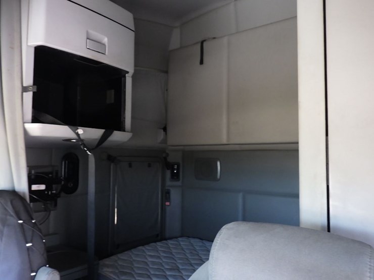 2016-kenworth-t680-image-29