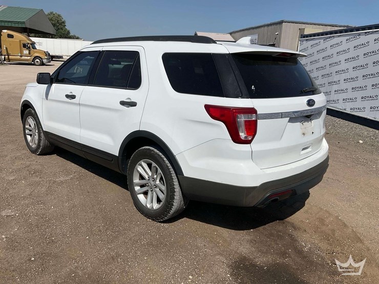 2017-ford-explorer-image-4