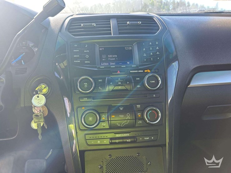 2017-ford-explorer-image-18