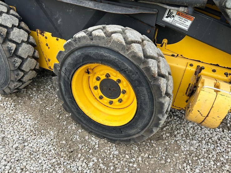 new-holland-l170-image-15
