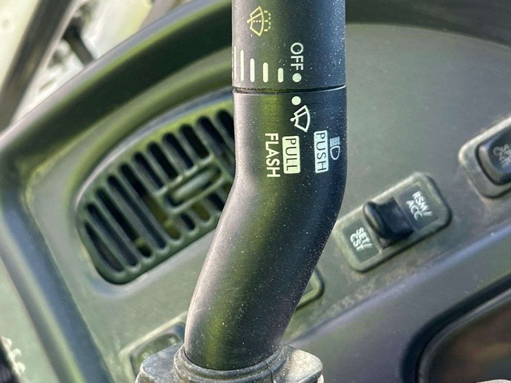 2019-freightliner-m2-106-image-15