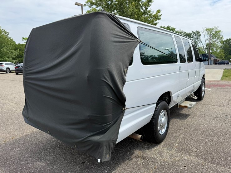 2011-ford-cargo-image-3