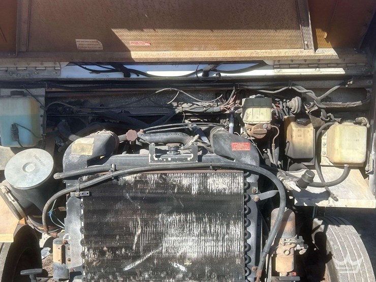 1998-freightliner-mt45-image-8