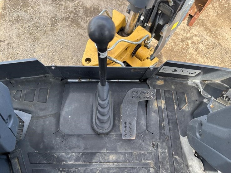 2019-deere-310l-ep-image-42