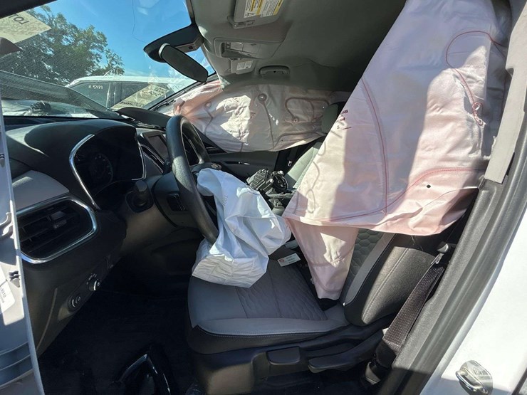 2021-chevrolet-equinox-image-12