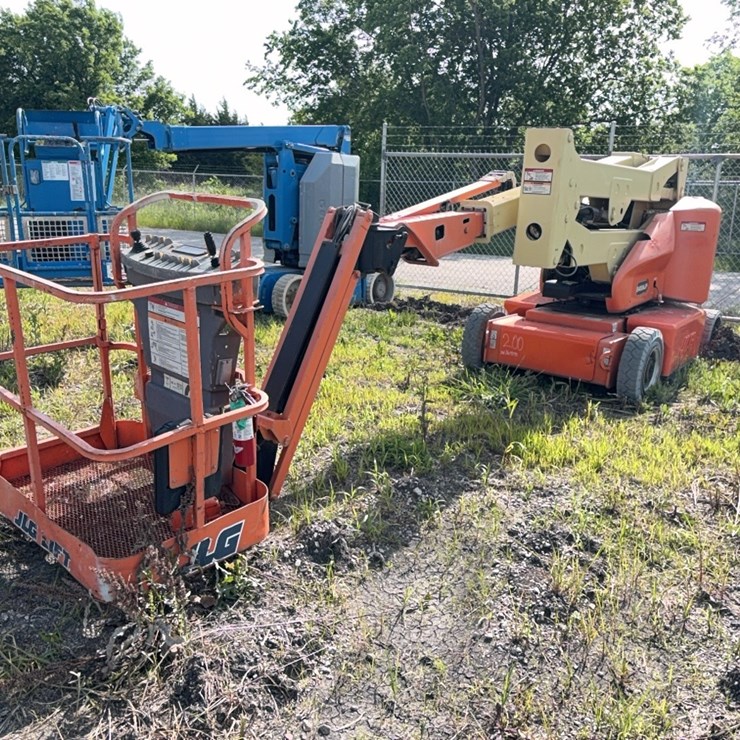 JLG E400AJP