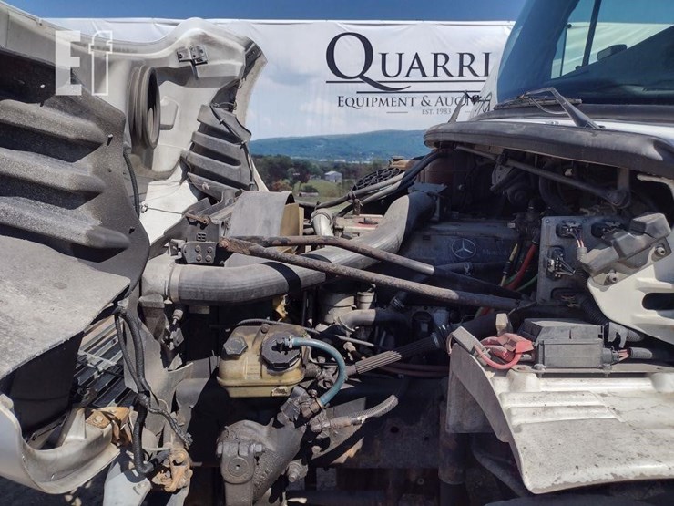 2005-freightliner-business-class-m2-106-image-45