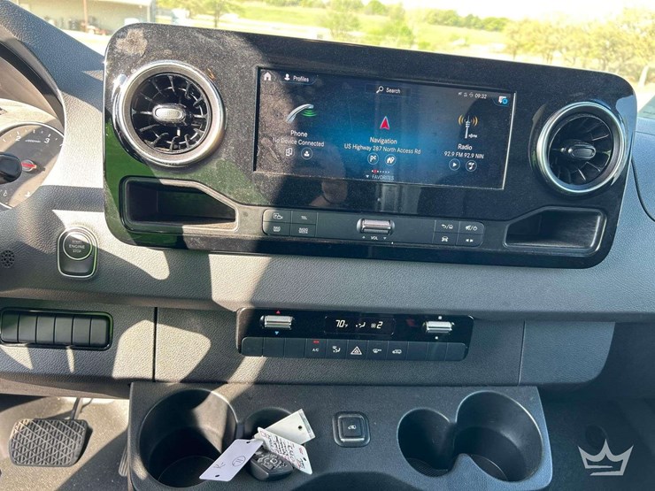 2021-mercedes-benz-sprinter-4500-image-16