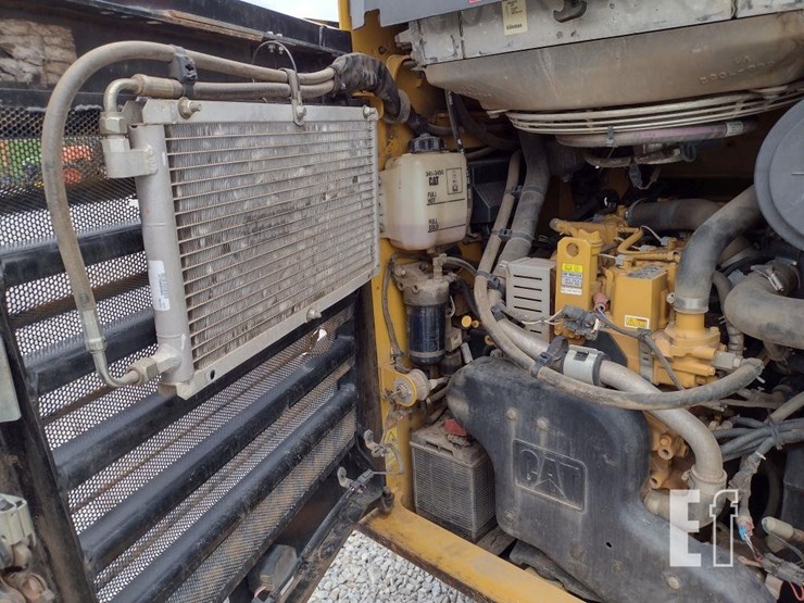 2018-caterpillar-262d-image-16