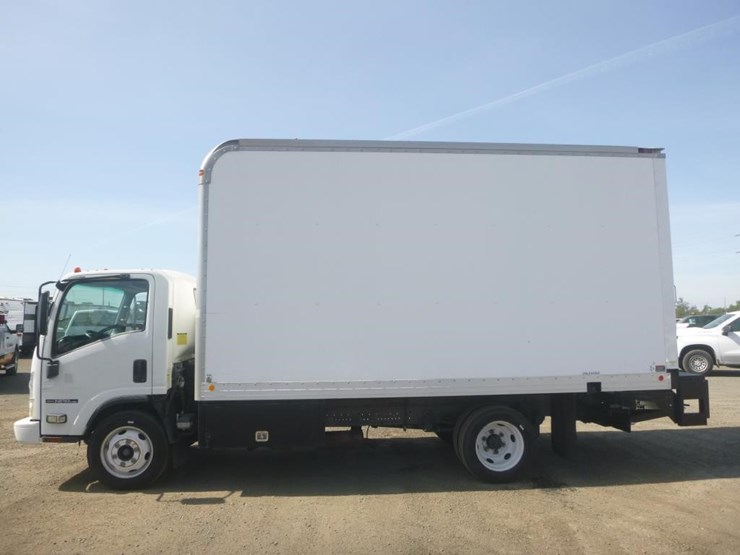 2013-isuzu-npr-image-5