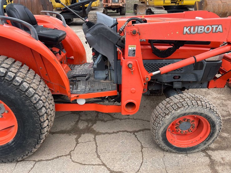 #4054-•-kubota-tractor-image-37