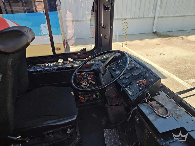 2012-gillig-low-floor-image-14