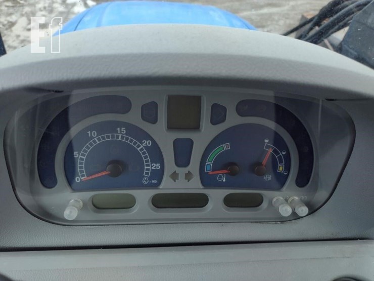 2011-new-holland-t6030-image-5