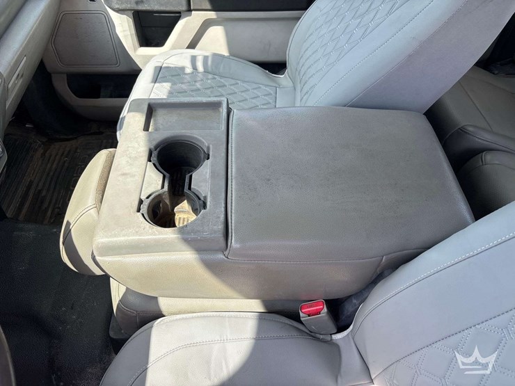 2021-ford-f250-image-28