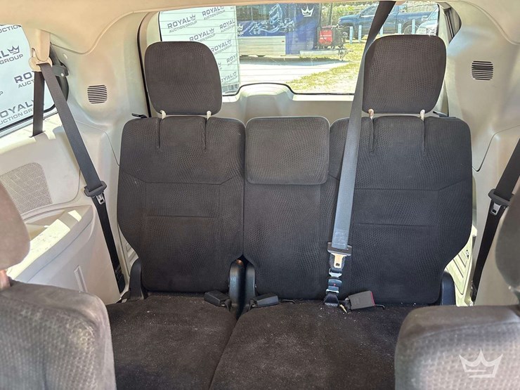 2014-dodge-grand-caravan-image-23