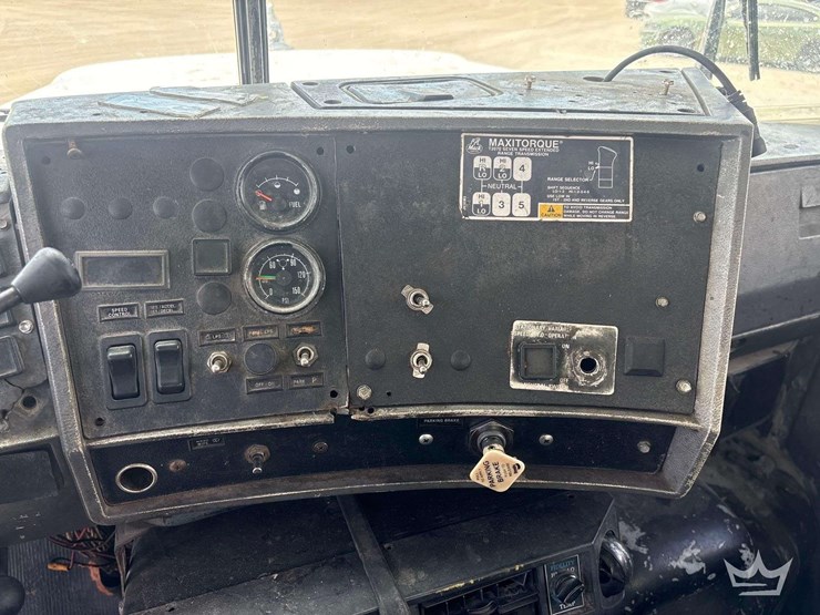 2000-mack-dm690s-image-26