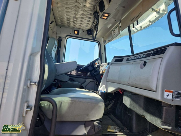2021-western-star-5700xe-image-18