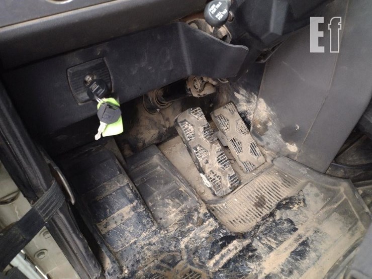 2015-caterpillar-ct660s-image-15