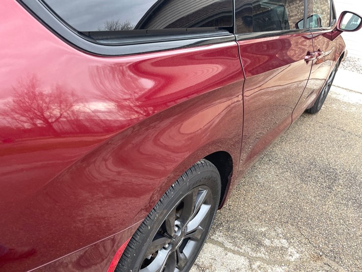 2018-chrysler-pacifica-image-28