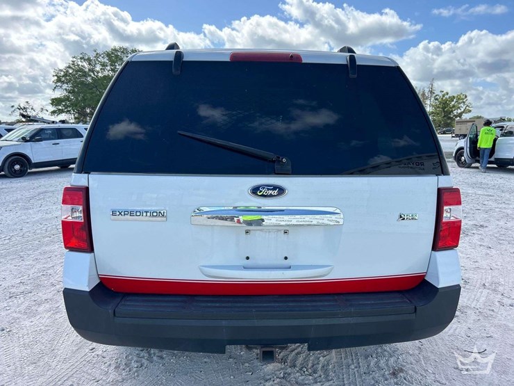2014-ford-expedition-image-27