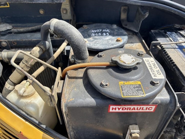 2006-deere-27d-image-41