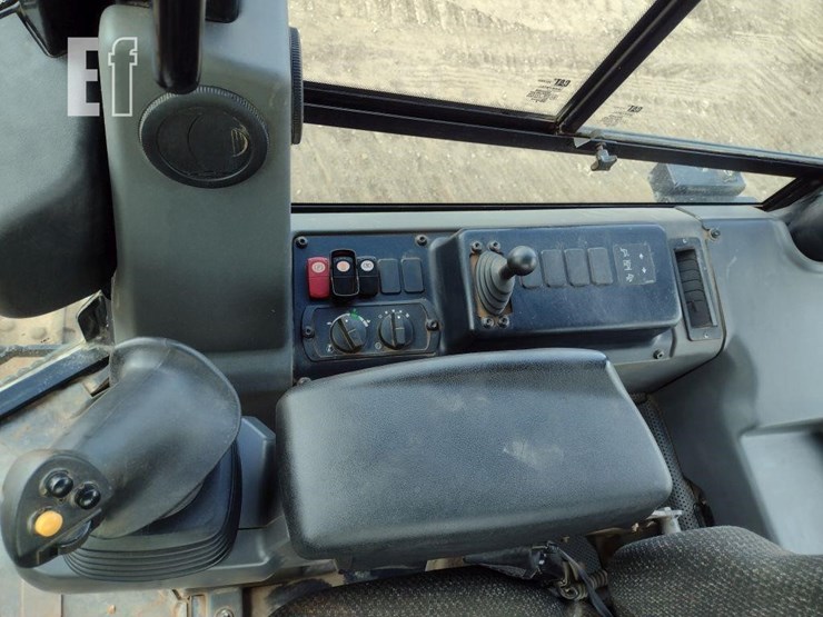2019-caterpillar-d6k2-xl-image-9