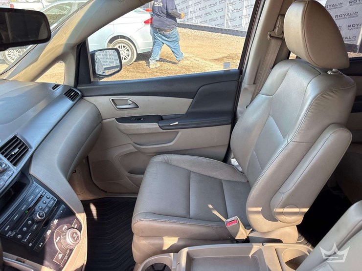 2013-honda-odyssey-image-12