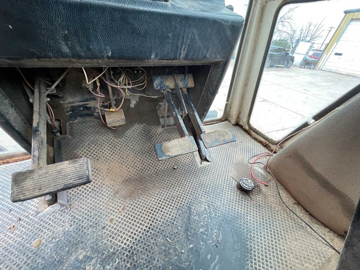 #4067-•-case-2090-tractor-image-86
