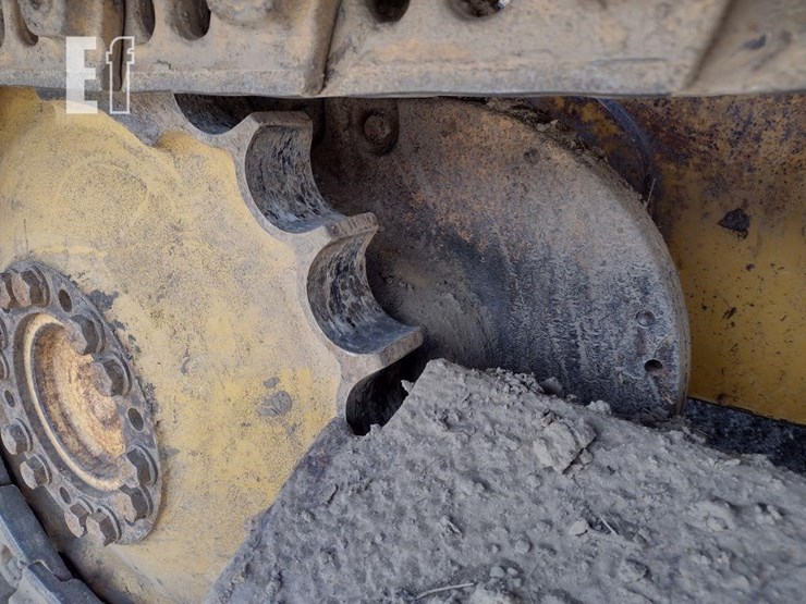2004-deere-650h-image-27