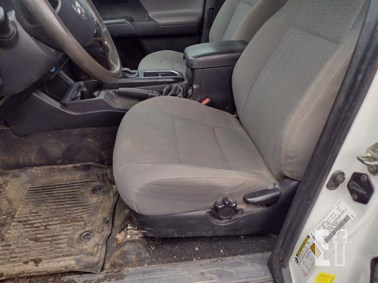 2018-toyota-tacoma-image-12