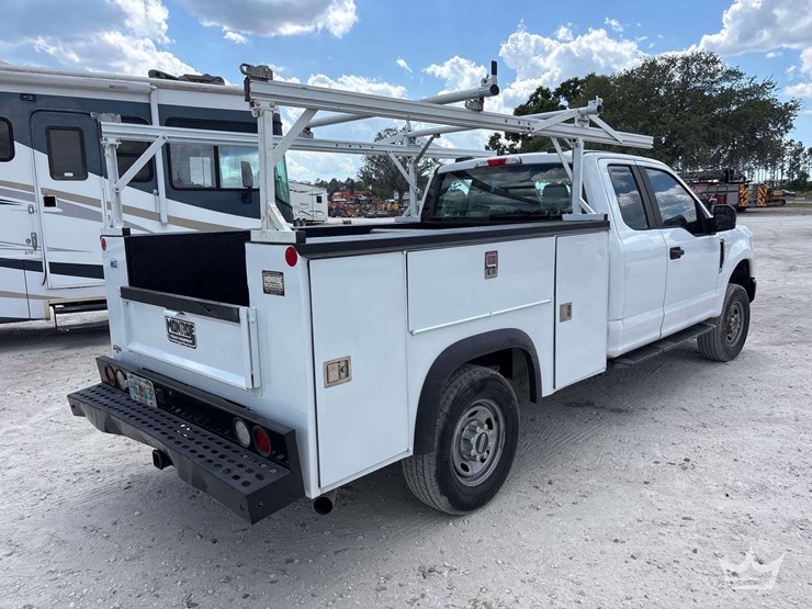 2021-ford-f250-image-3