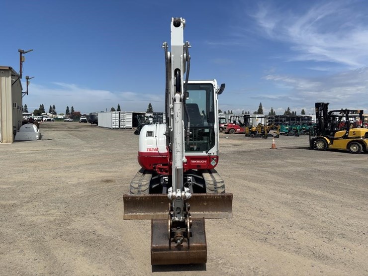 2020-takeuchi-tb240-image-6