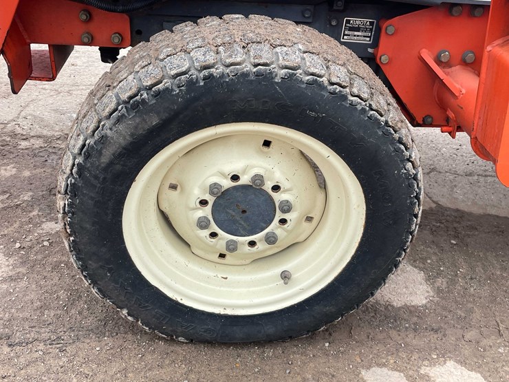 #4056-•-kubota-tractor-image-11