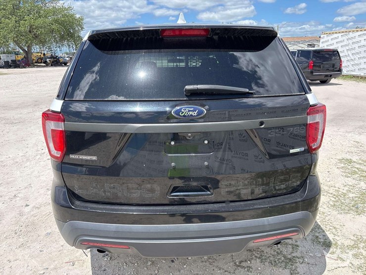 2017-ford-explorer-image-31