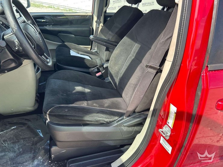 2016-dodge-grand-caravan-image-8