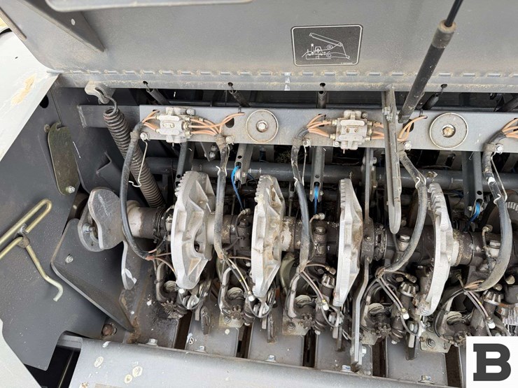 2022-massey-ferguson-2270-image-42