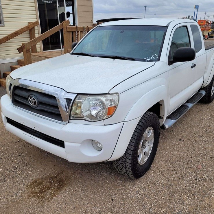 2010 TOYOTA TACOMA SR5