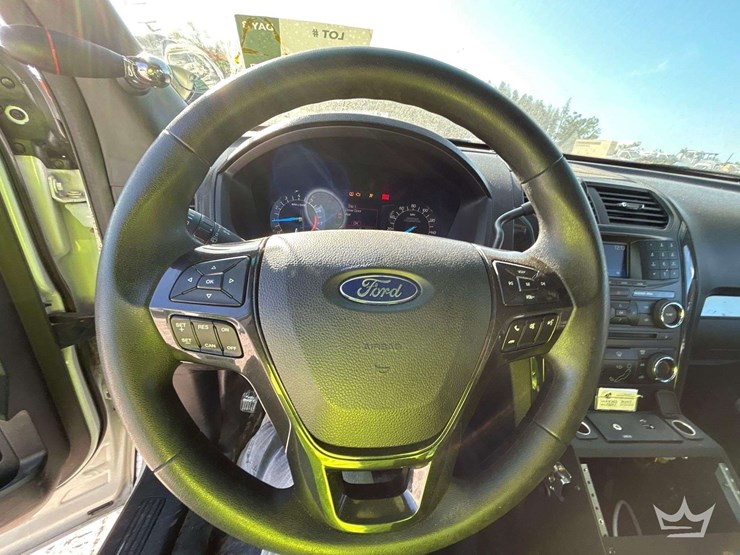 2016-ford-explorer-image-13