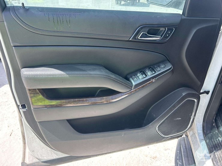 2017-chevrolet-tahoe-image-10