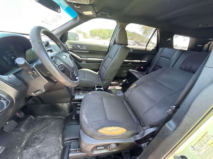 2016-ford-explorer-image-11