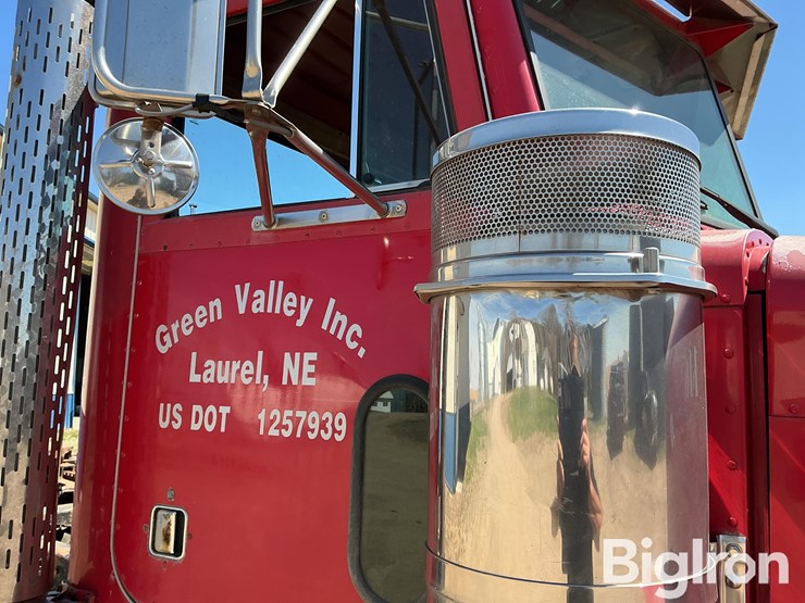 1996-peterbilt-379-image-15