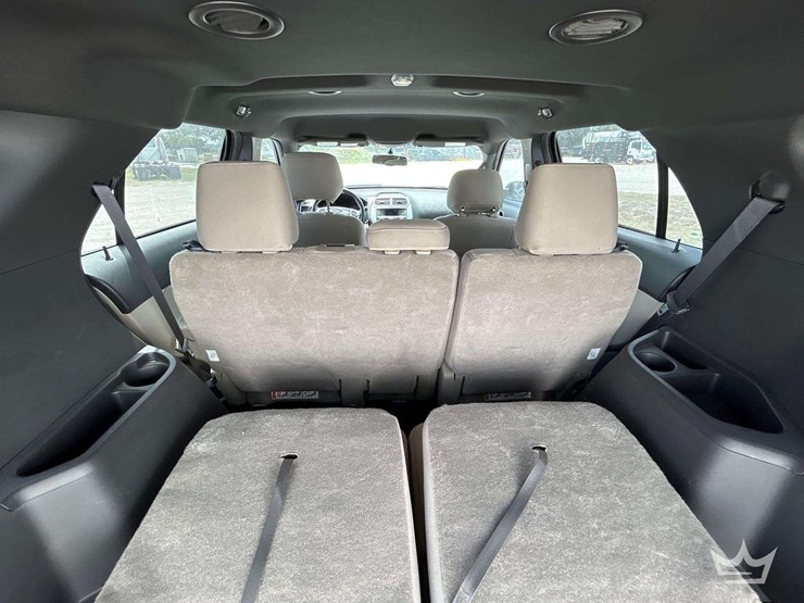 2015-ford-explorer-image-25