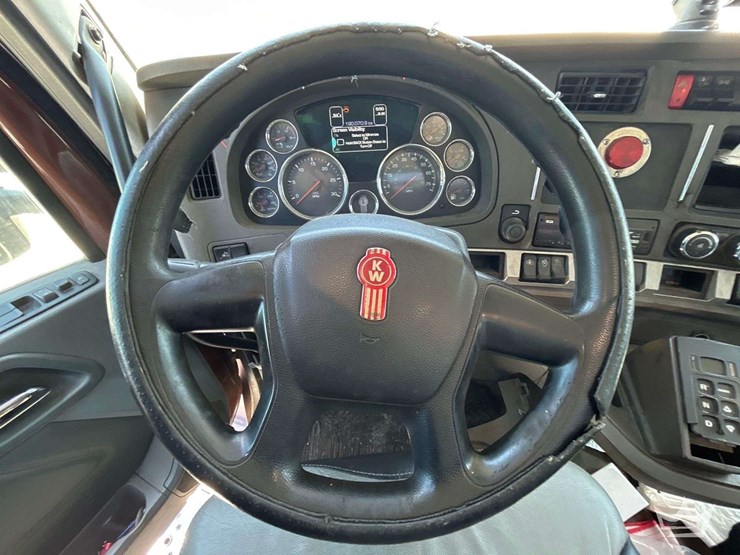 2017-kenworth-t880-image-24