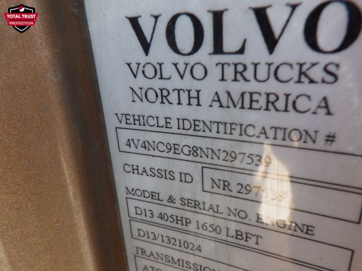 2022-volvo-vnl300-image-17