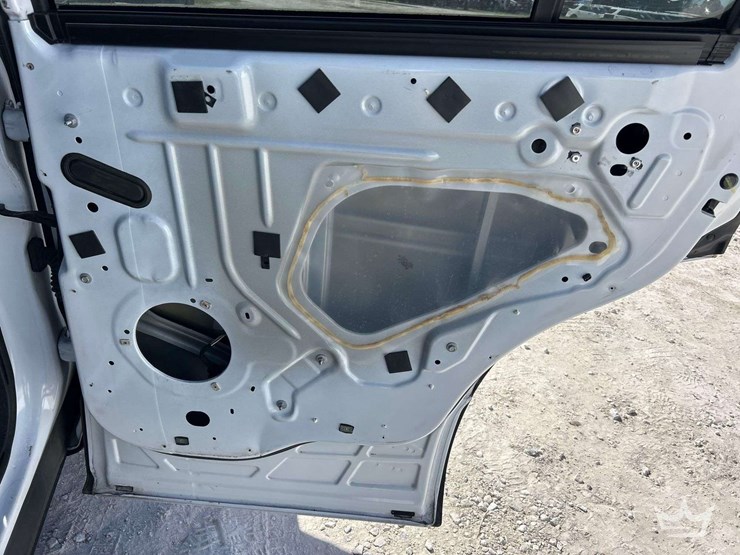 2018-ford-explorer-image-16