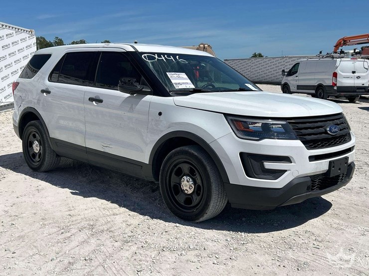 2016-ford-explorer-image-2