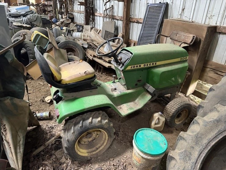 john-deere-300-image-4