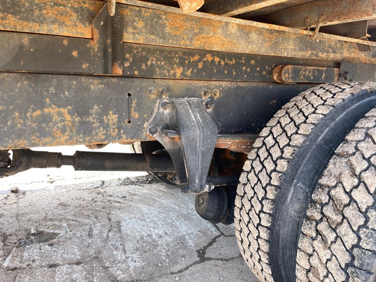 #4015-•-2004-freightliner-dump-truck-(has-wi-title)-image-48
